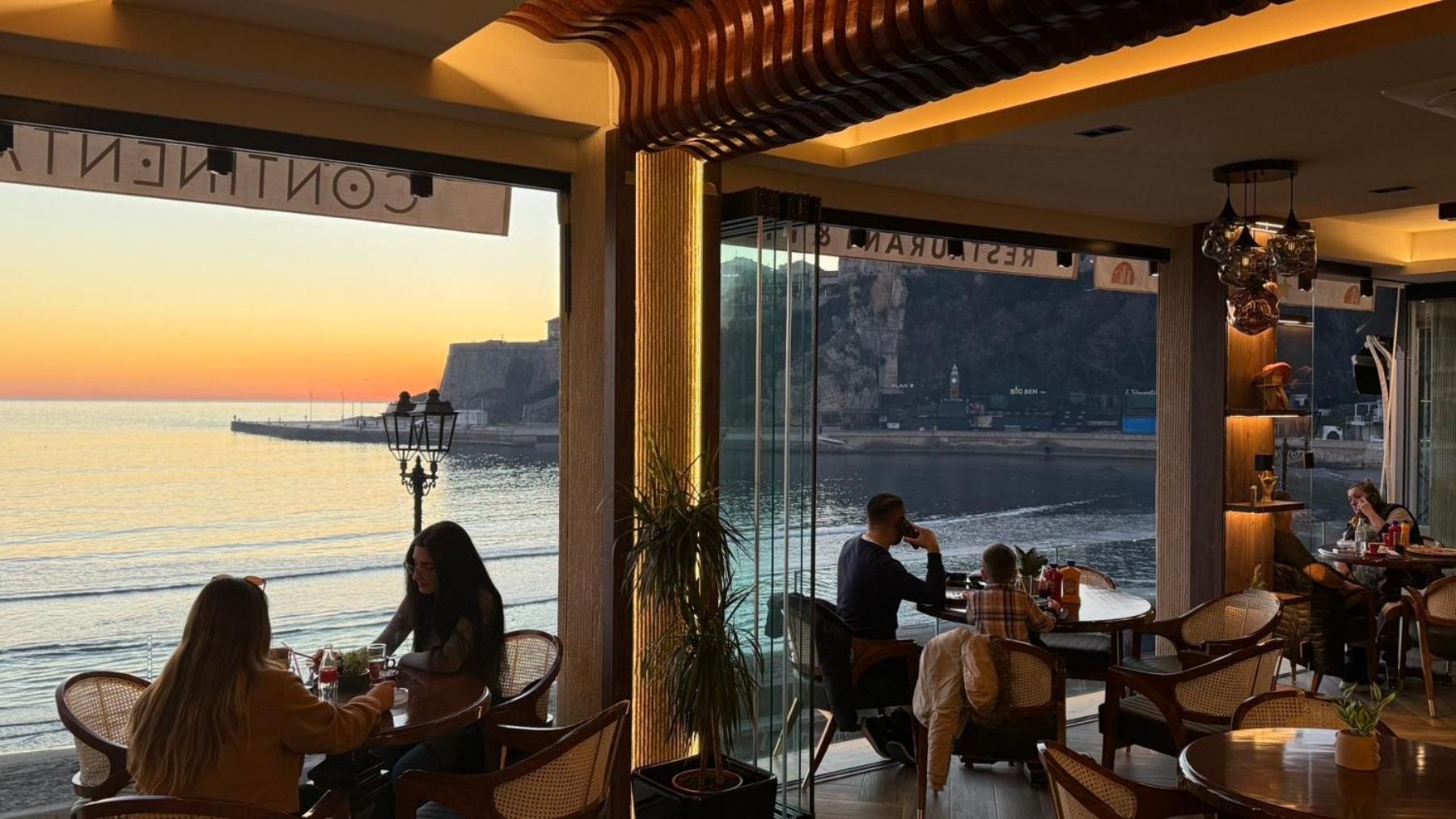 Continental Hotel 乌尔齐尼 外观 照片