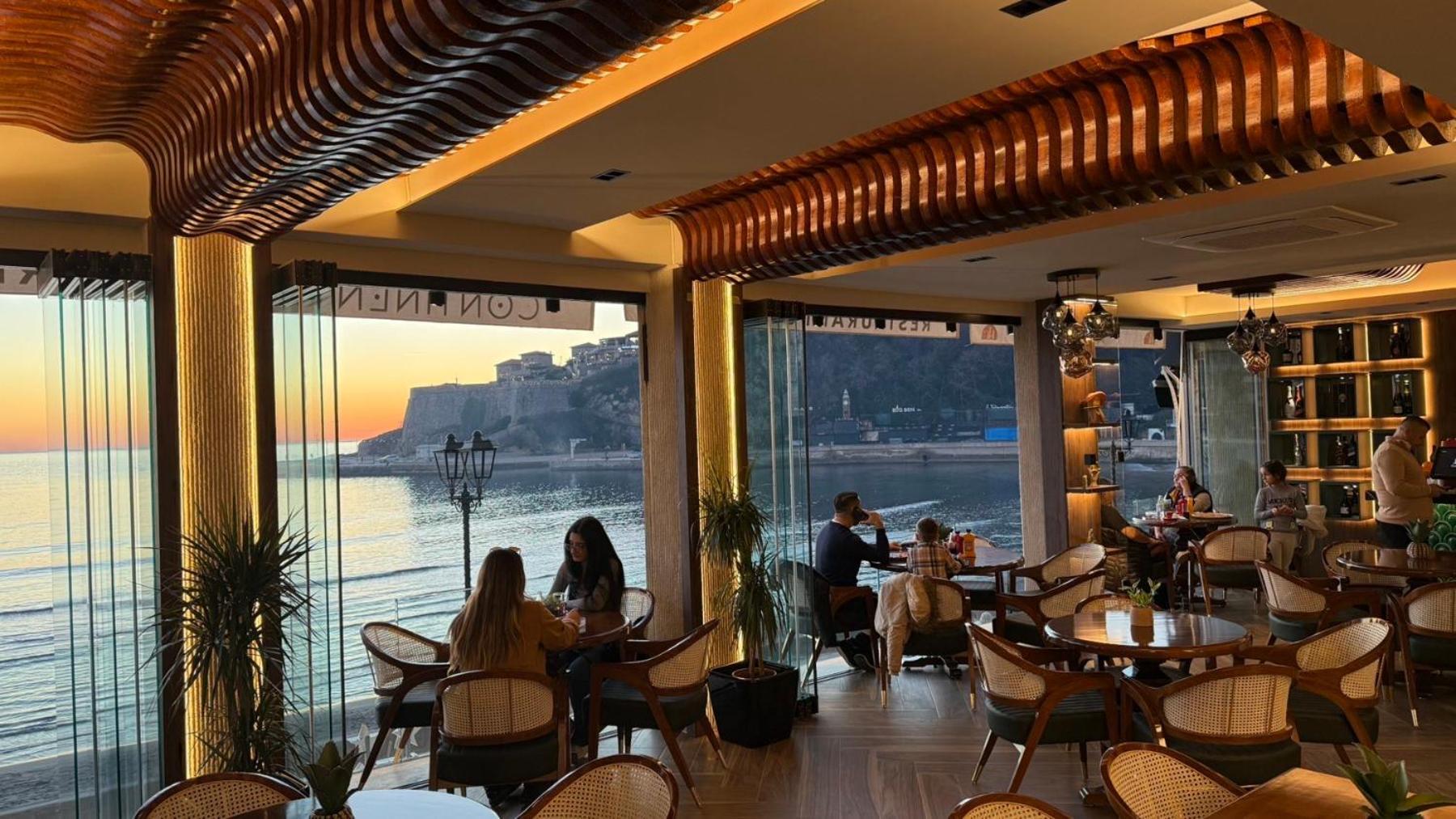Continental Hotel 乌尔齐尼 外观 照片