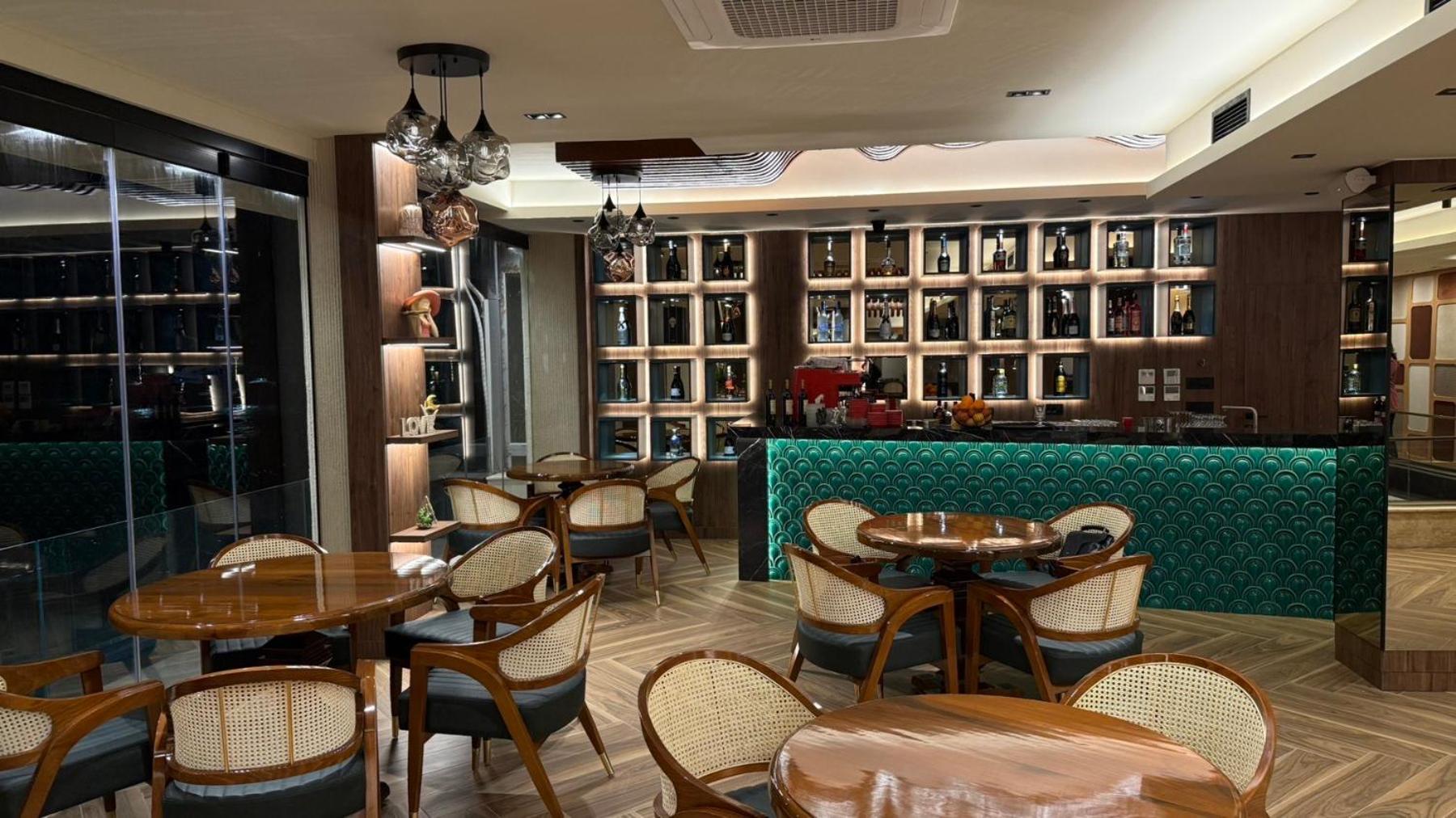 Continental Hotel 乌尔齐尼 外观 照片