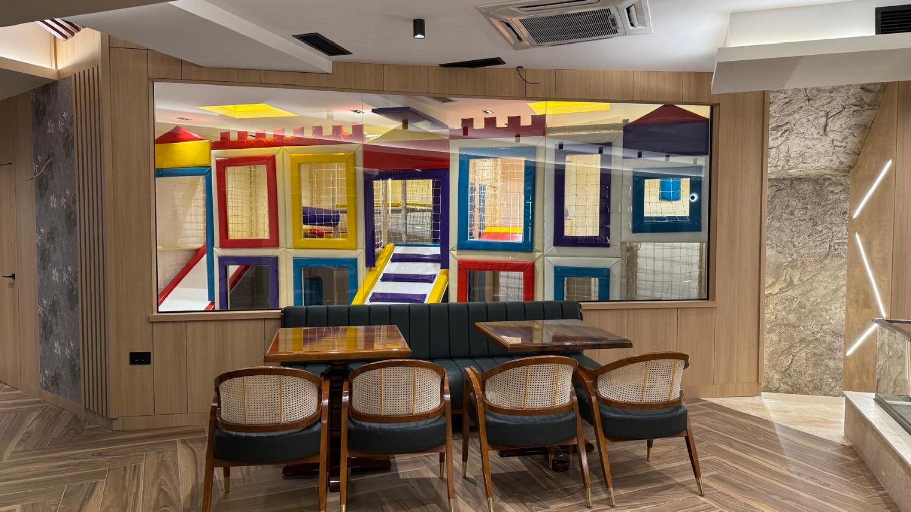 Continental Hotel 乌尔齐尼 外观 照片